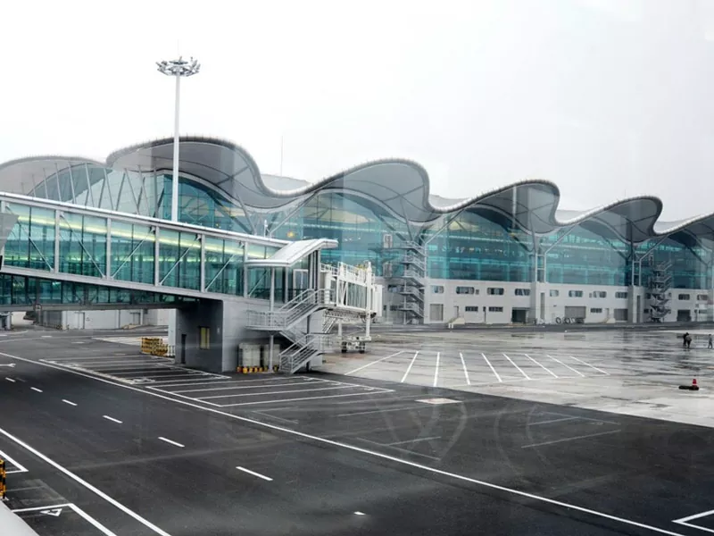 Hochhöhe Flughafenstahlgebäude Gebäude